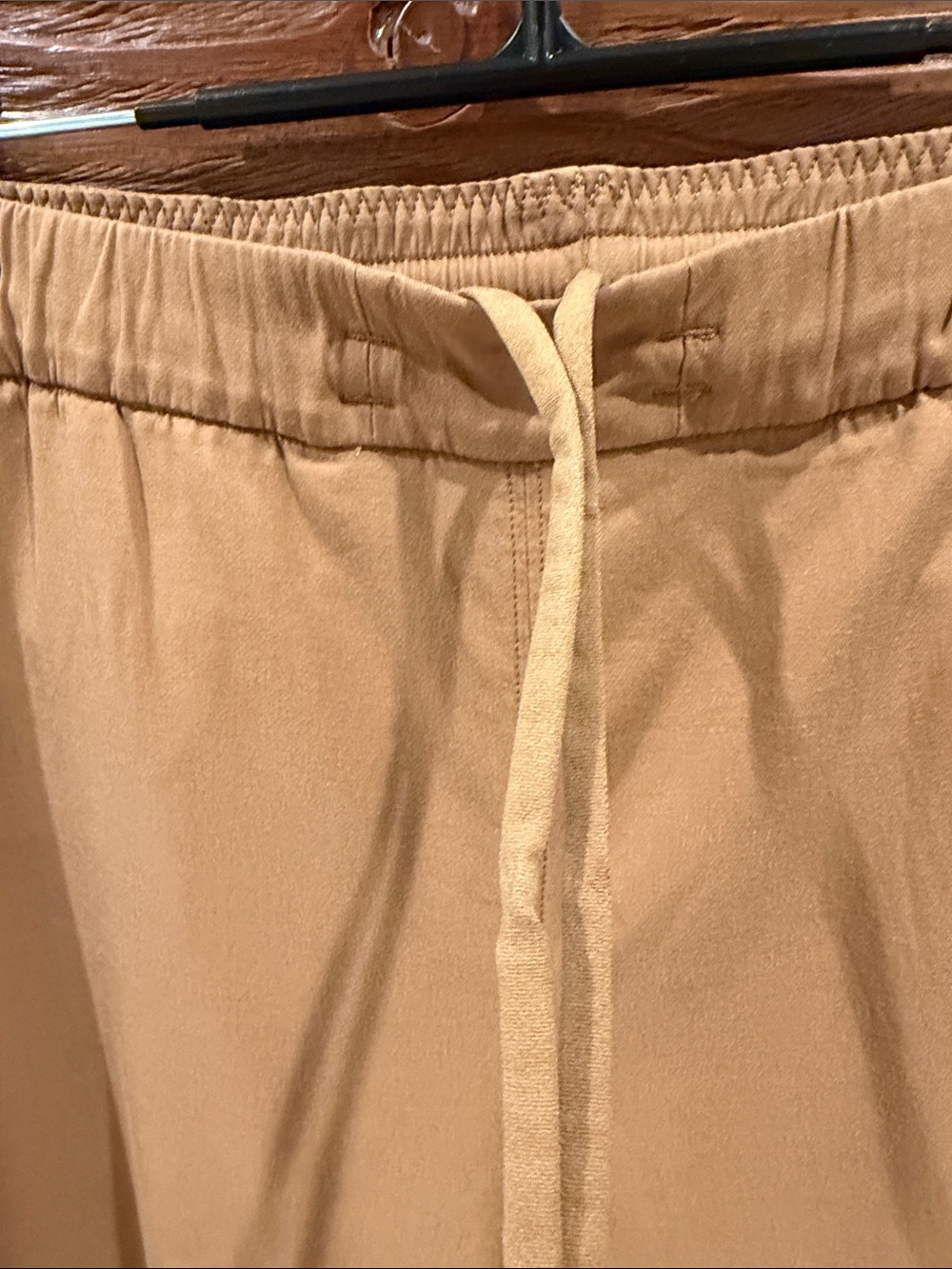 lululemon athletica Camel-Tone Elastic Hem Joggers sz 10 - Picture 6 of 6